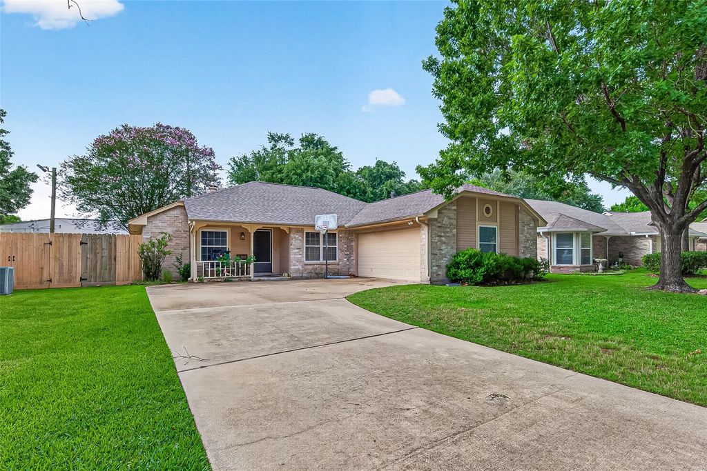 15343 Meadow Village Drive, Houston, TX 77095