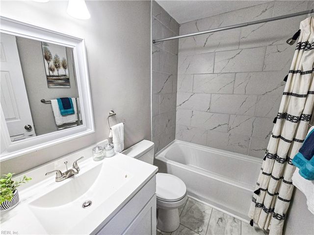 448 Youngs Mill LN, Newport News, VA 23602