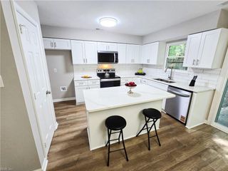 448 Youngs Mill LN, Newport News, VA 23602