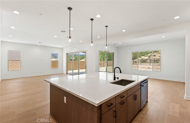 11838 Canoga Avenue, Chatsworth, CA 91311