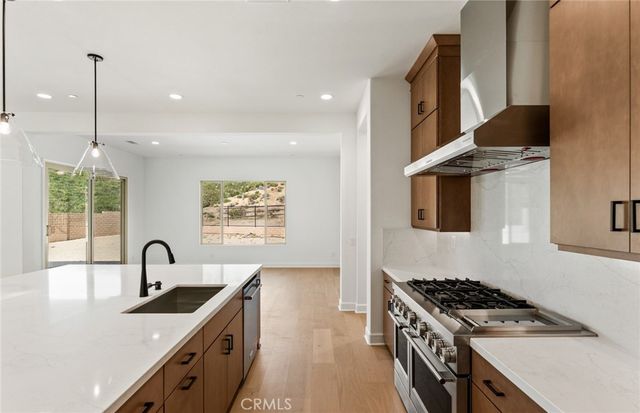 11838 Canoga Avenue, Chatsworth, CA 91311