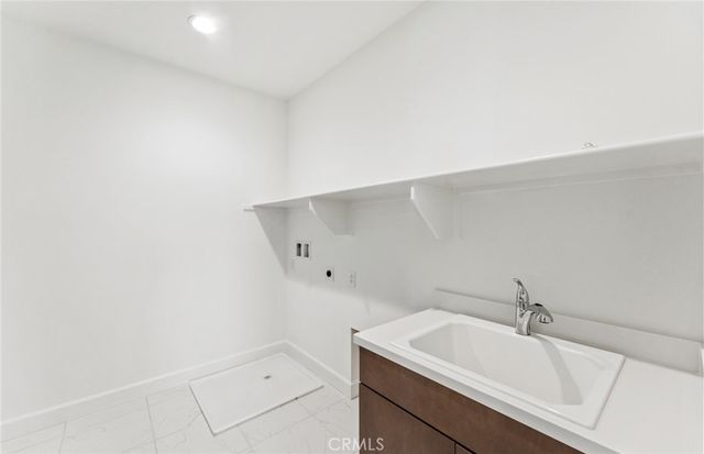 11838 Canoga Avenue, Chatsworth, CA 91311
