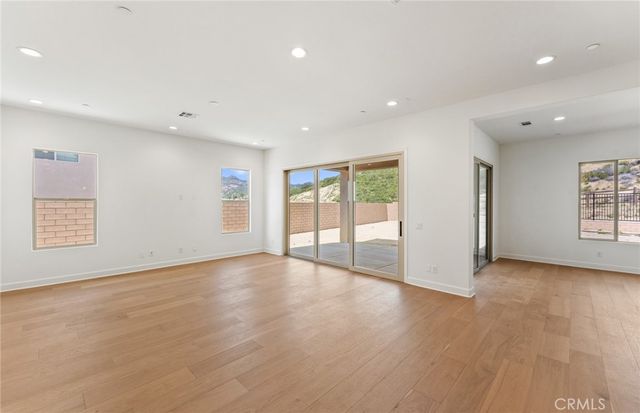 11838 Canoga Avenue, Chatsworth, CA 91311