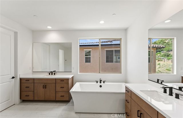 11838 Canoga Avenue, Chatsworth, CA 91311