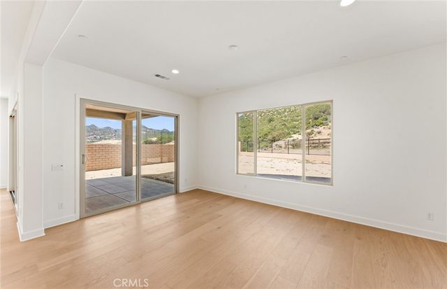11838 Canoga Avenue, Chatsworth, CA 91311