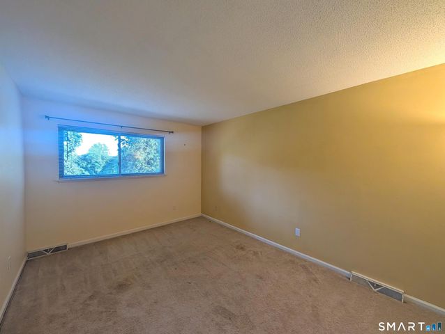 230 Shagbark Drive 230, Derby, CT 06418