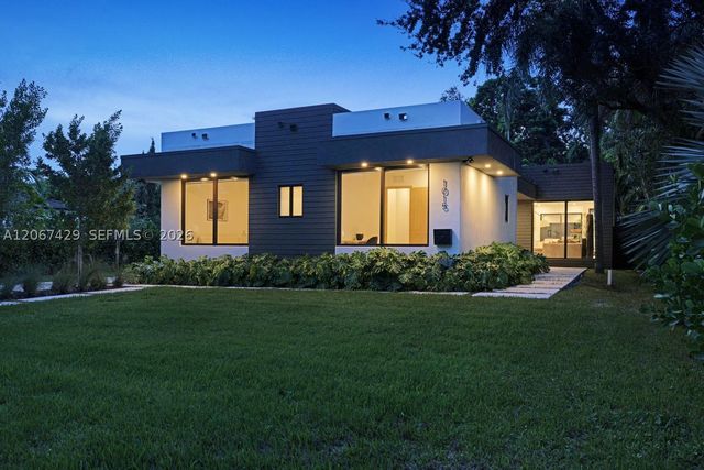 1015 NE 114th St, Biscayne Park, FL 33161