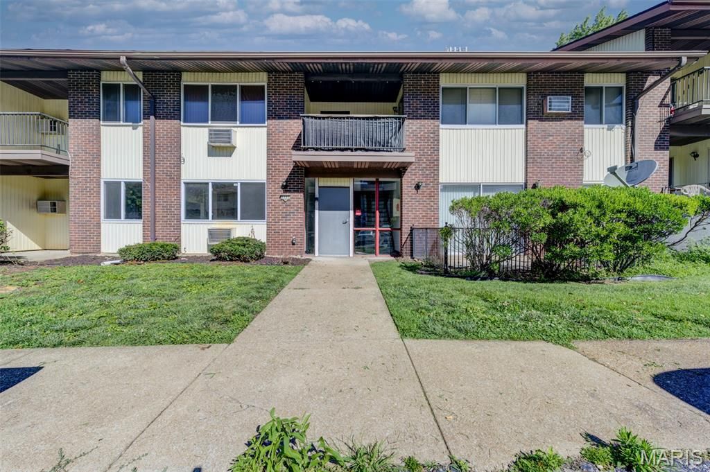 7727 Hazelcrest Drive A, Hazelwood, MO 63042