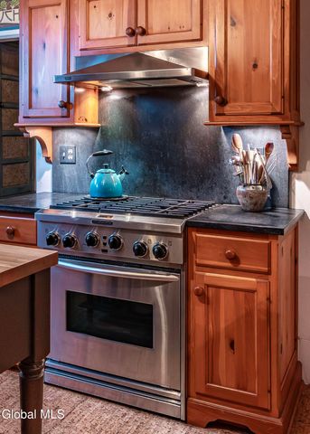 6 Manning Boulevard, Albany, NY 12203