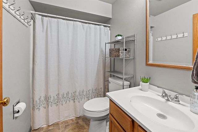 2012 ROBERTS AVENUE, Oshkosh, WI 54904