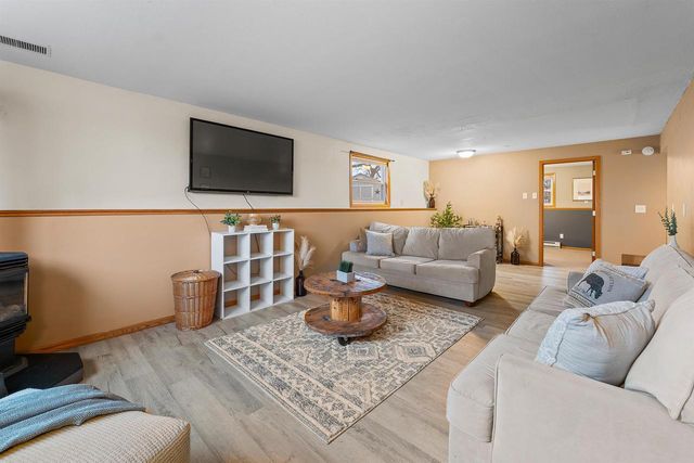 2012 ROBERTS AVENUE, Oshkosh, WI 54904