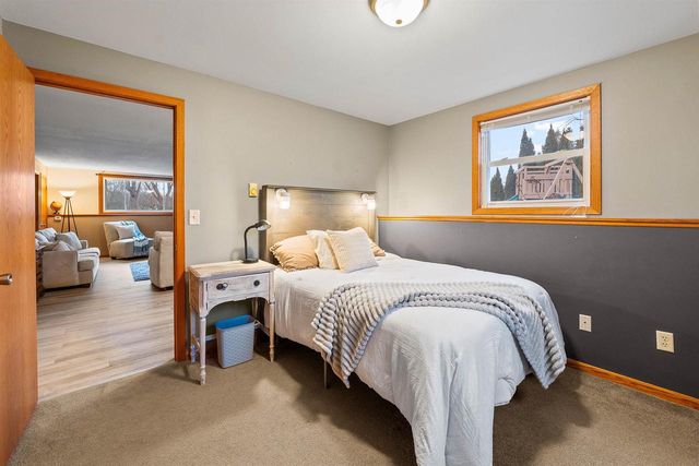 2012 ROBERTS AVENUE, Oshkosh, WI 54904