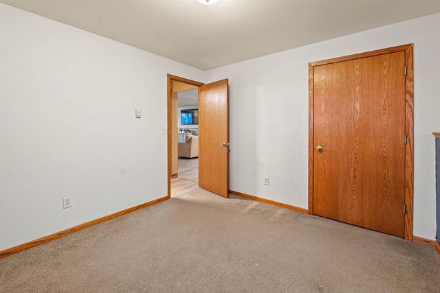 2012 ROBERTS AVENUE, Oshkosh, WI 54904