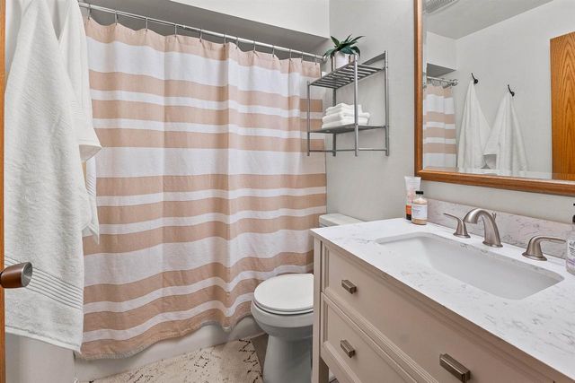 2012 ROBERTS AVENUE, Oshkosh, WI 54904