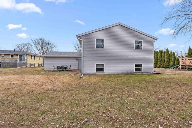 2012 ROBERTS AVENUE, Oshkosh, WI 54904