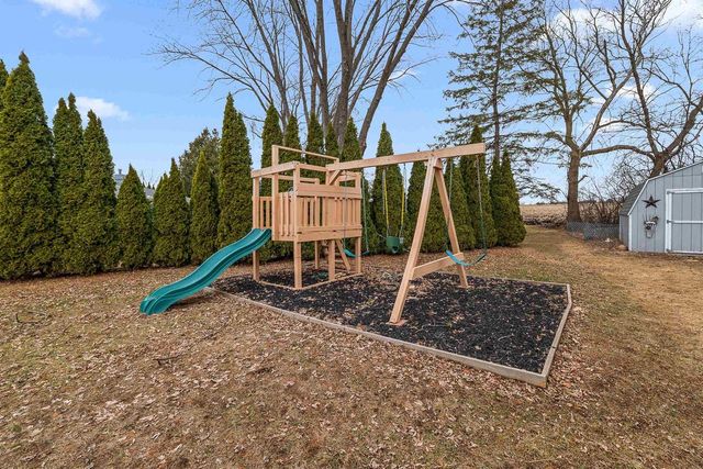 2012 ROBERTS AVENUE, Oshkosh, WI 54904