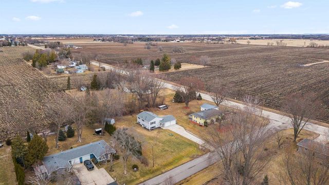 2012 ROBERTS AVENUE, Oshkosh, WI 54904