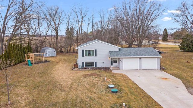 2012 ROBERTS AVENUE, Oshkosh, WI 54904