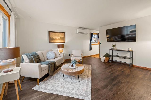 2012 ROBERTS AVENUE, Oshkosh, WI 54904