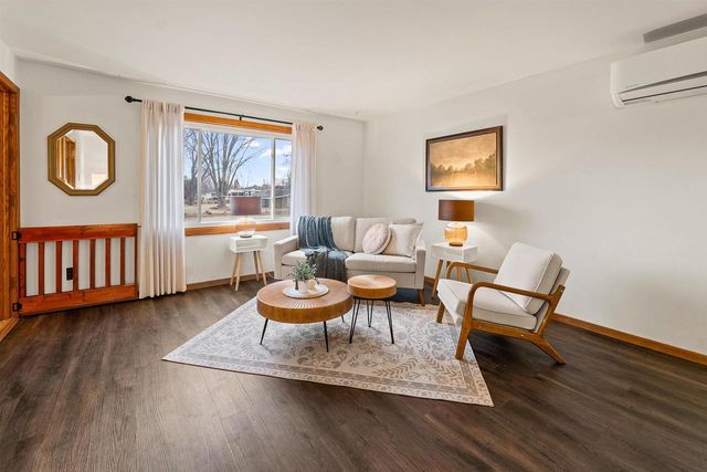 2012 ROBERTS AVENUE, Oshkosh, WI 54904