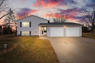 2012 ROBERTS AVENUE, Oshkosh, WI 54904