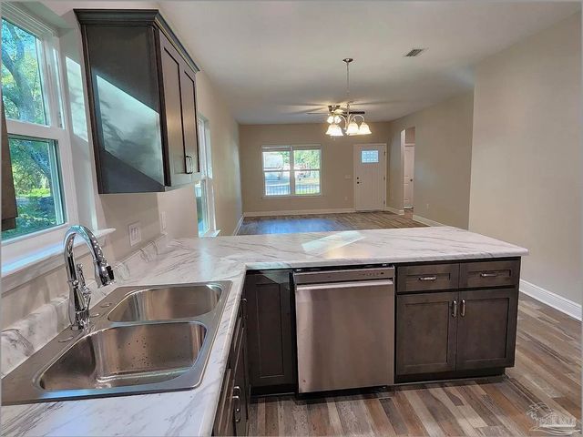 618 Rentz Ave, Pensacola, FL 32507