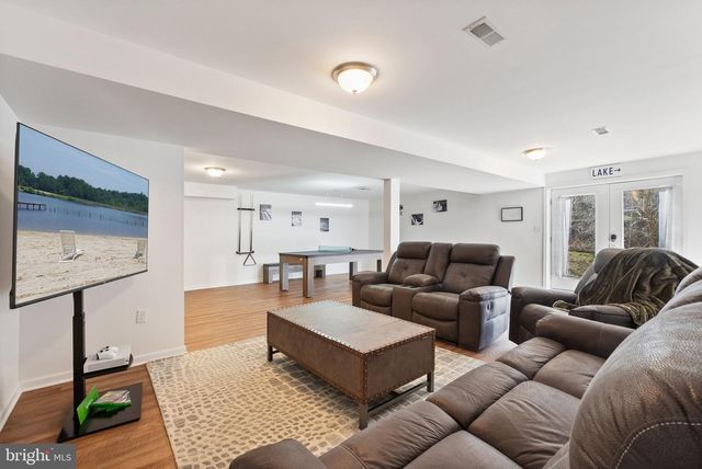 1442 JOHNNYCAKE LN, Harpers Ferry, WV 25425