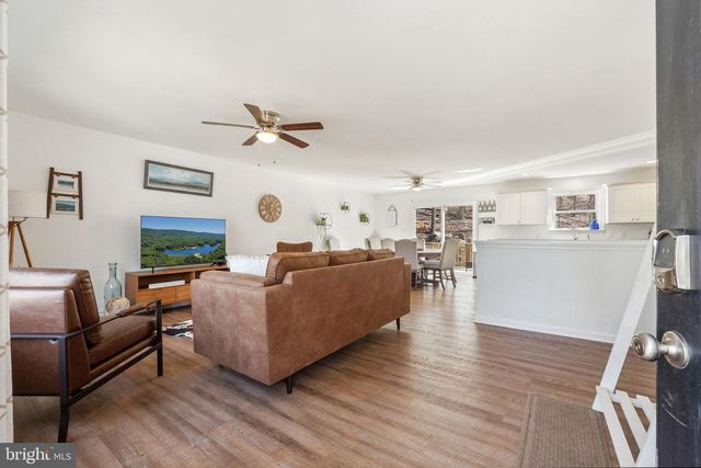 1442 JOHNNYCAKE LN, Harpers Ferry, WV 25425