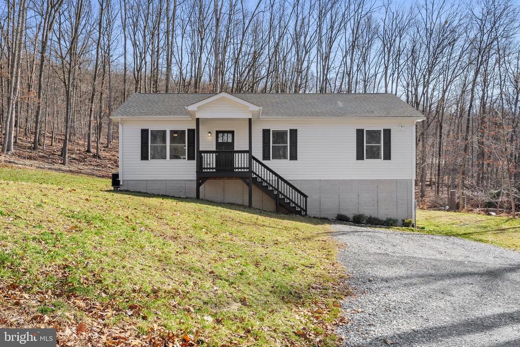 1442 JOHNNYCAKE LN, Harpers Ferry, WV 25425