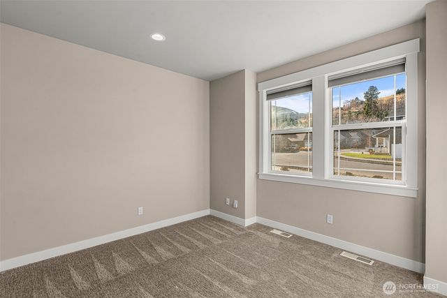 985 Spring Mountain Drive, Wenatchee, WA 98801