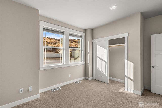 985 Spring Mountain Drive, Wenatchee, WA 98801