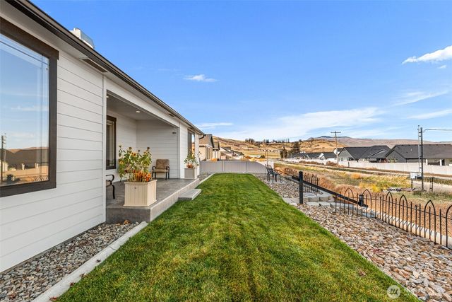 985 Spring Mountain Drive, Wenatchee, WA 98801