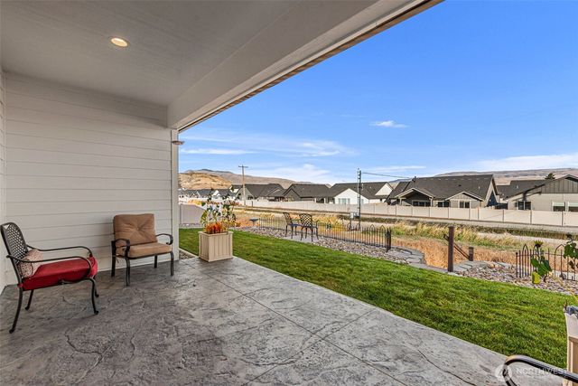 985 Spring Mountain Drive, Wenatchee, WA 98801