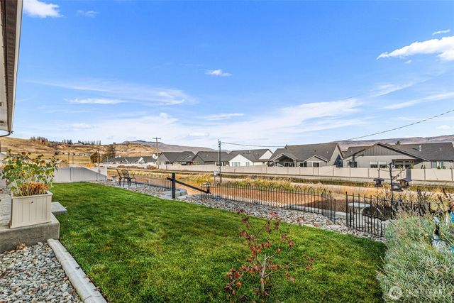 985 Spring Mountain Drive, Wenatchee, WA 98801