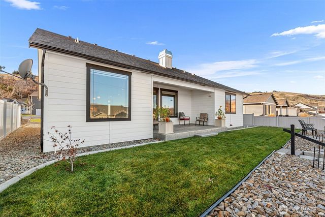985 Spring Mountain Drive, Wenatchee, WA 98801