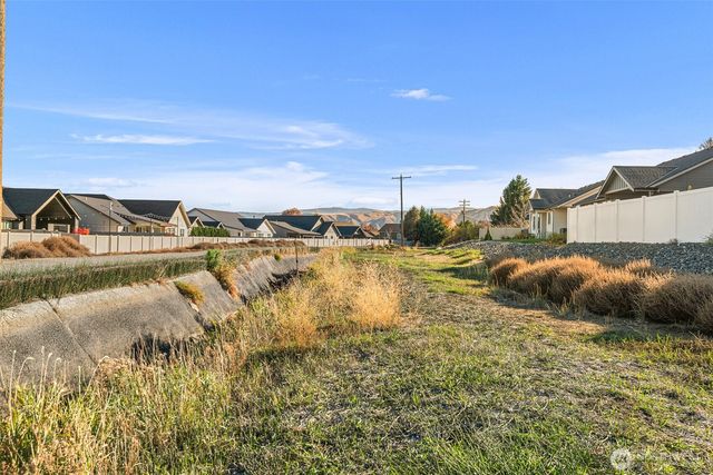 985 Spring Mountain Drive, Wenatchee, WA 98801