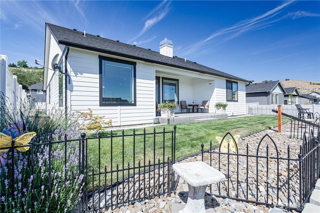 985 Spring Mountain Drive, Wenatchee, WA 98801