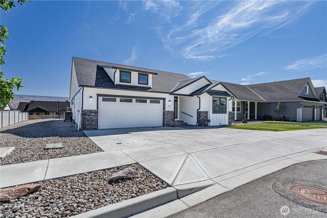 985 Spring Mountain Drive, Wenatchee, WA 98801