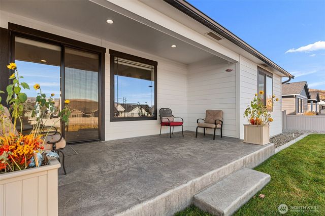 985 Spring Mountain Drive, Wenatchee, WA 98801