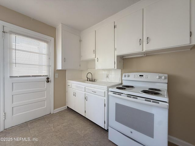 2925 OAK Street, Jacksonville, FL 32205
