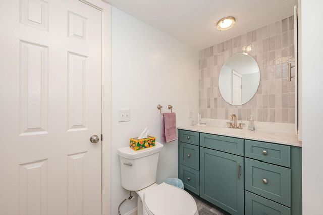27 Ithica Lane, Newmarket, NH 03857