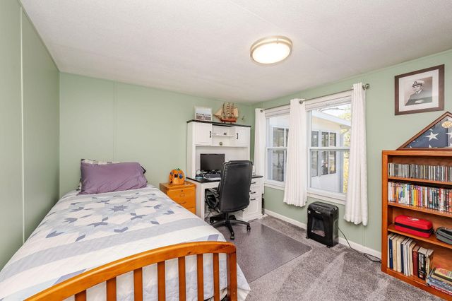 27 Ithica Lane, Newmarket, NH 03857