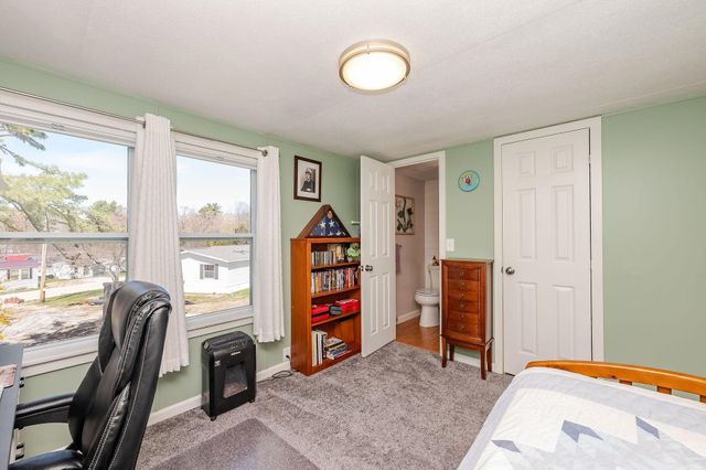 27 Ithica Lane, Newmarket, NH 03857
