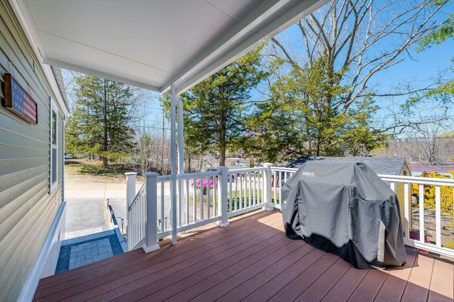 27 Ithica Lane, Newmarket, NH 03857