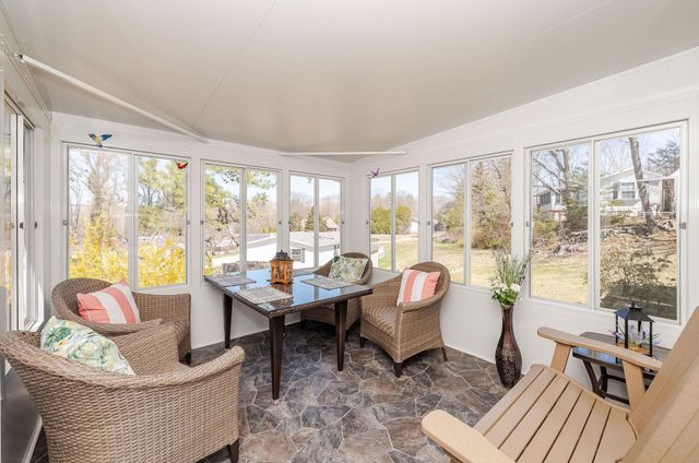 27 Ithica Lane, Newmarket, NH 03857