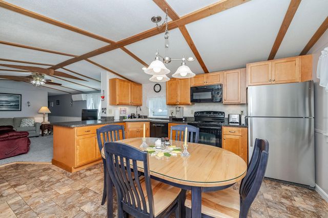 27 Ithica Lane, Newmarket, NH 03857