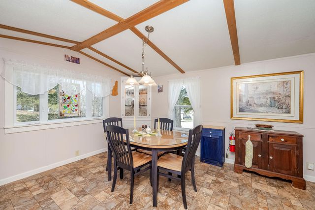 27 Ithica Lane, Newmarket, NH 03857