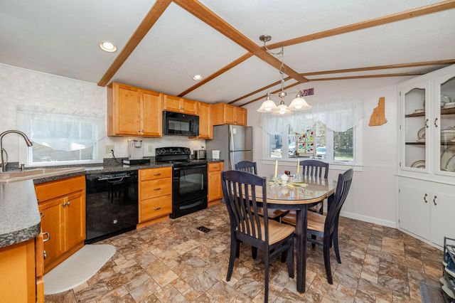 27 Ithica Lane, Newmarket, NH 03857