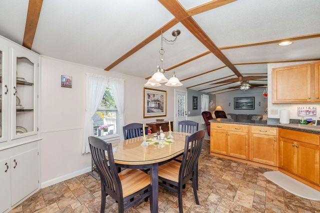 27 Ithica Lane, Newmarket, NH 03857