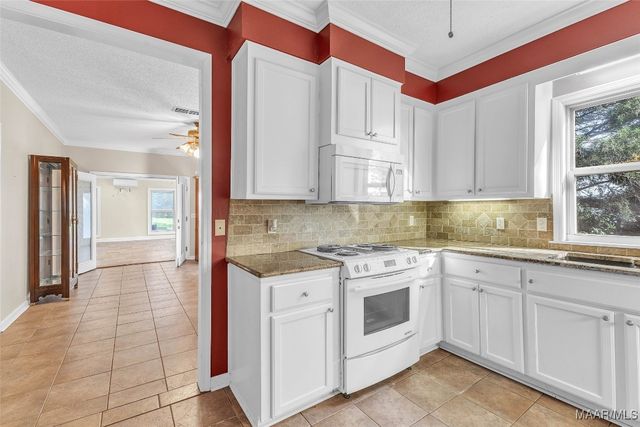 813 Lake Region Circle, Wetumpka, AL 36092